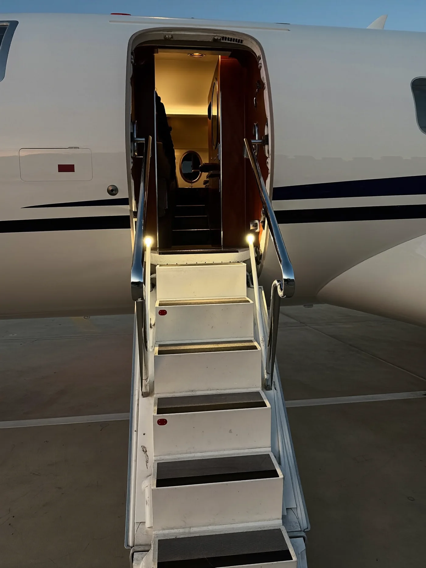 FBO tarmac meet & greet